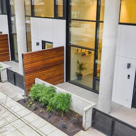 Open Loft In Redmond Core - 92 Walkscore! Exterior photo