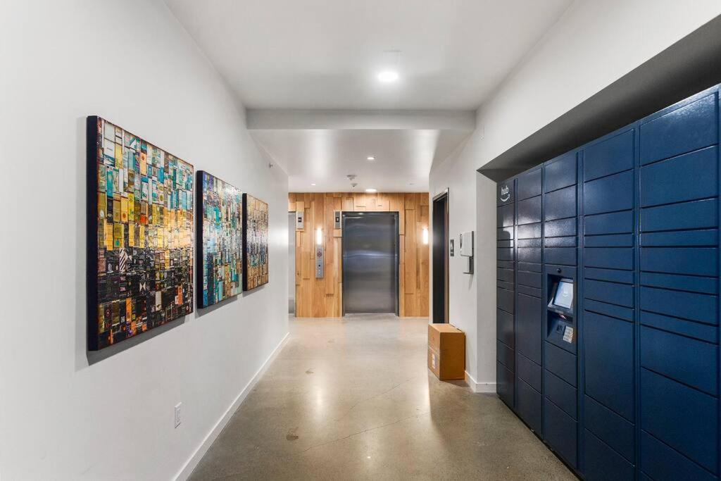 Open Loft In Redmond Core - 92 Walkscore! Exterior photo