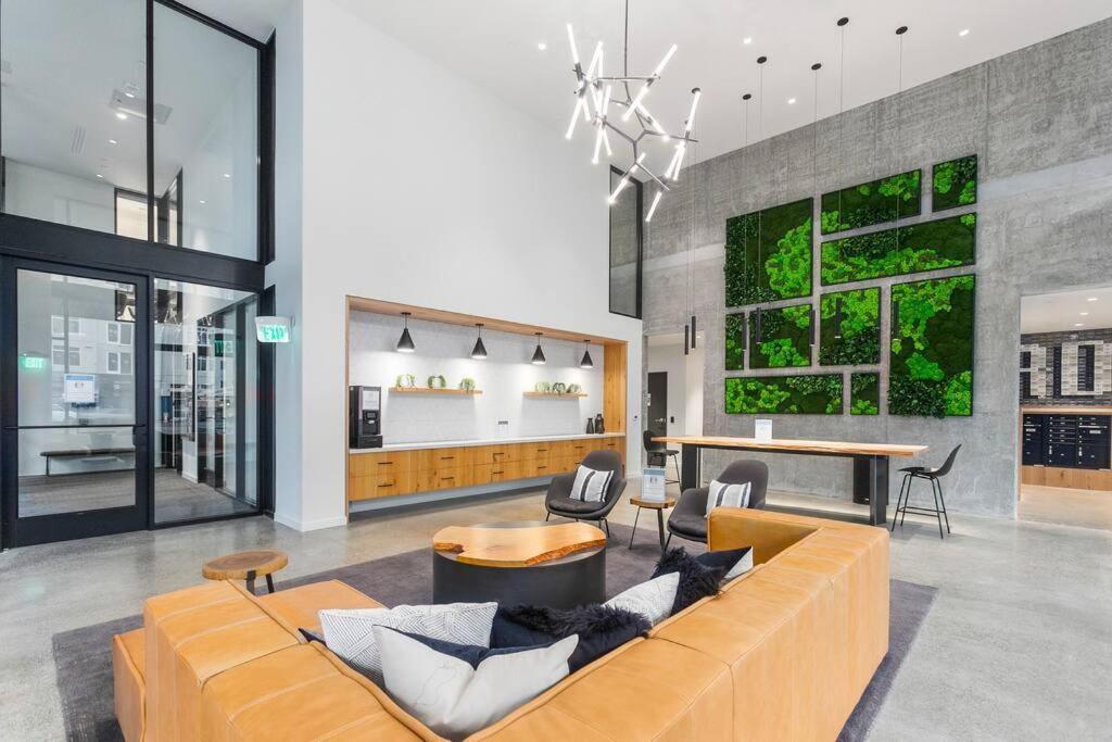 Open Loft In Redmond Core - 92 Walkscore! Exterior photo