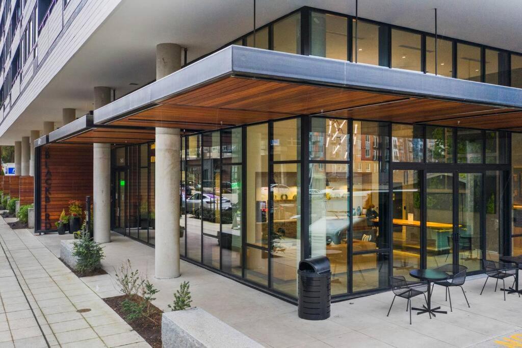 Open Loft In Redmond Core - 92 Walkscore! Exterior photo